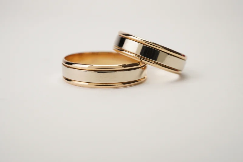 Alianzas de oro 18 kt modelo Comb/2 col