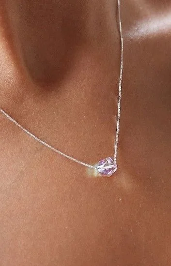 Collar con Cadena Veneziana y Dije de Helix de Crystal Aurora Boreal