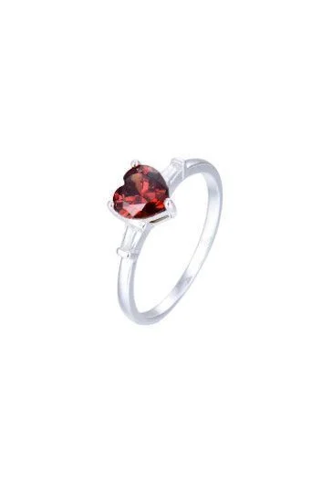 Anillo con Cubic en forma de Corazon
