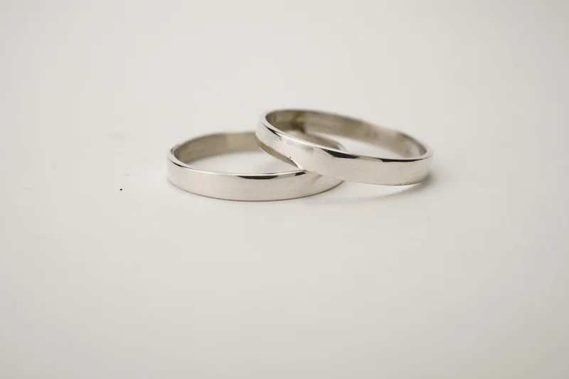 Alianzas de plata modelo Cinta