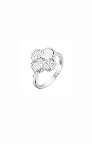 Anillo de Flor con Resina