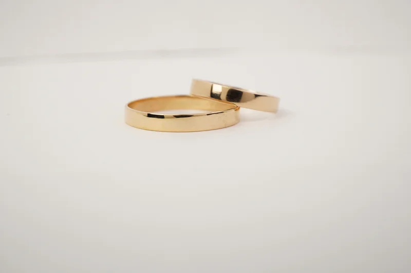 Alianzas de oro 18 kt modelo Cinta