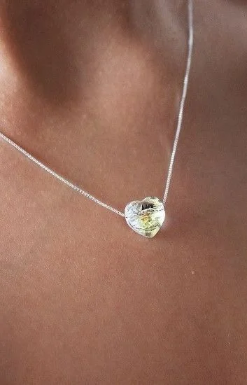 Collar con Cadena Veneziana y Dije de Corazon de Crystal Aurora Boreal