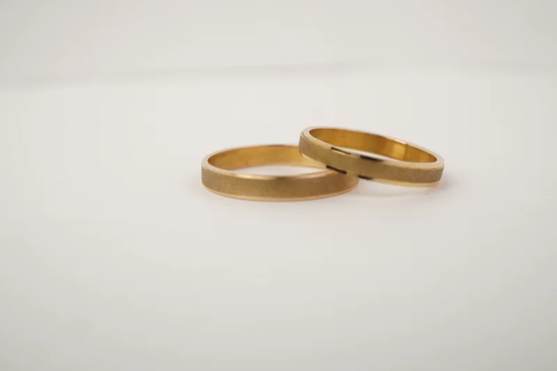 Alianzas de oro 18 kt modelo Arenada/B