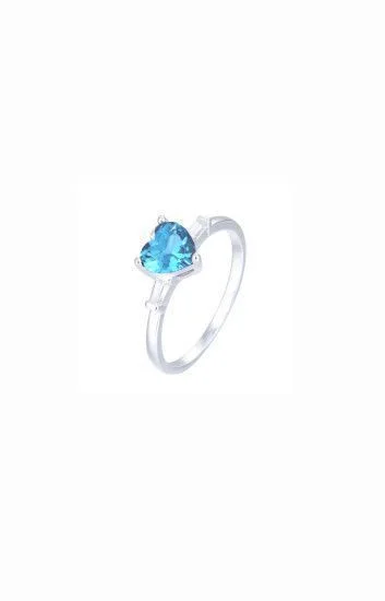 Anillo con Cubic en forma de Corazon