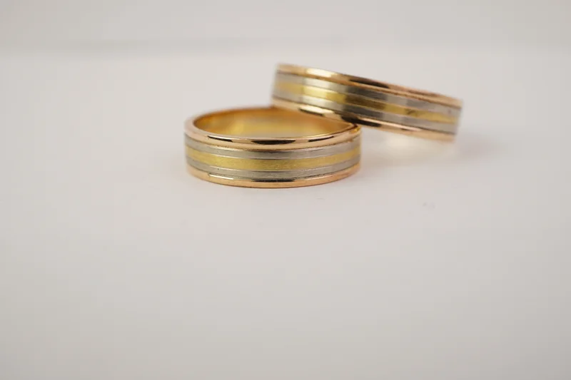 Alianzas de oro 18 kt modelo 5 colores